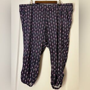 Torrid Size 3 Stretchy Capris